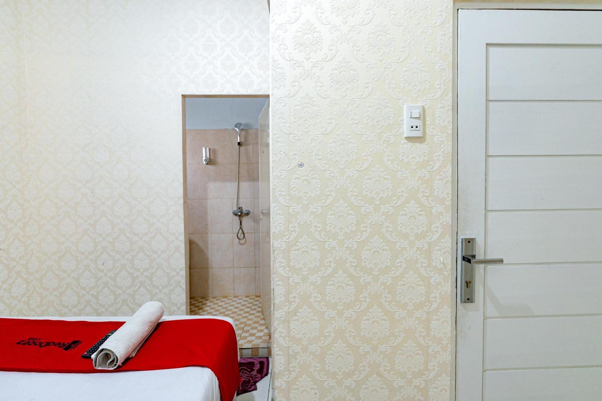 Reddoorz Near Rsud Dr Pringadi Medan 3 Otel Dış mekan fotoğraf